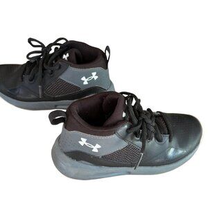 Under Armour Boys 1.5Y Black Gray Basketball Sneakers